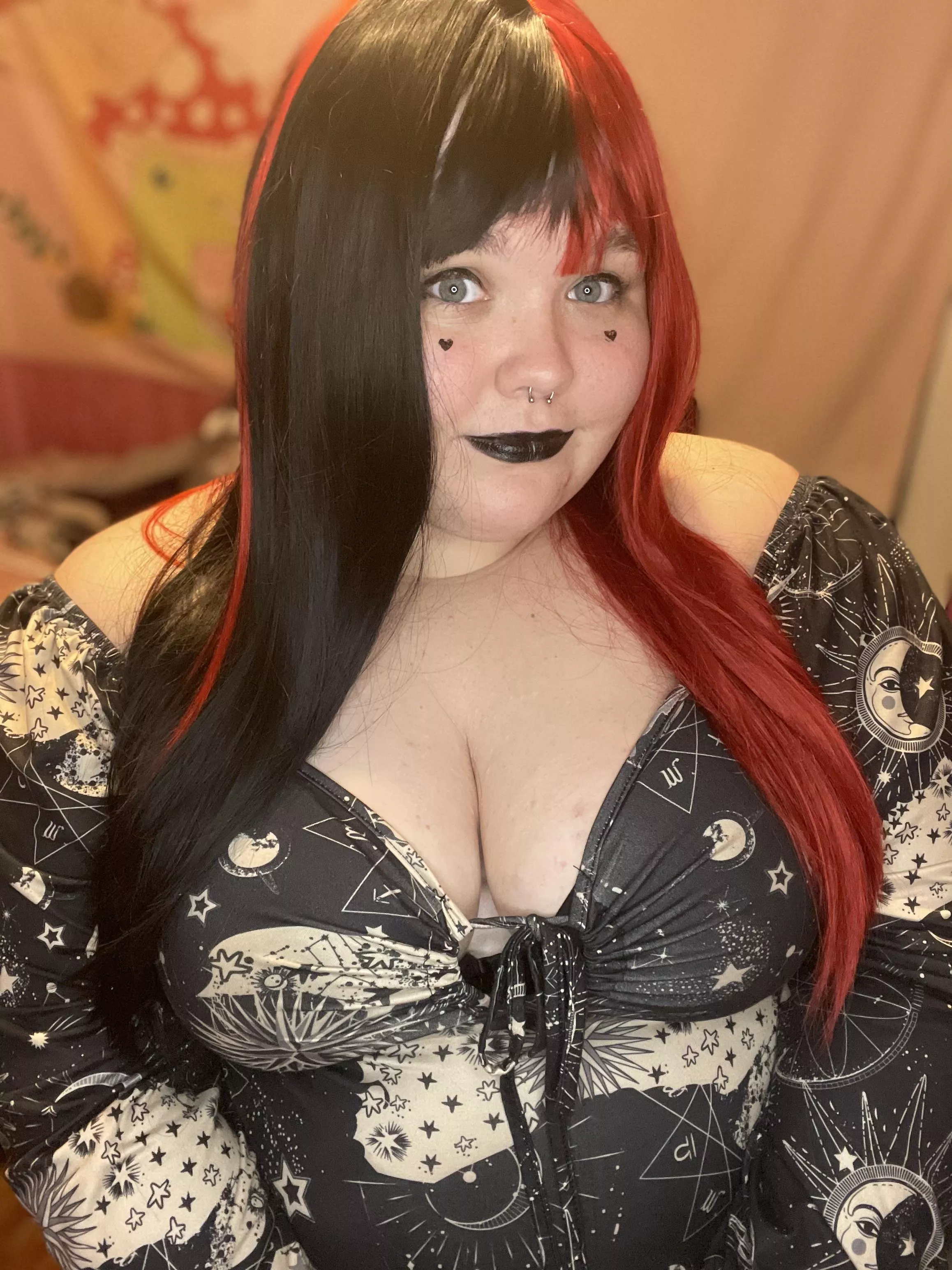 going out in this cute dress w no undies, heh 😈 posted by fayethebbw