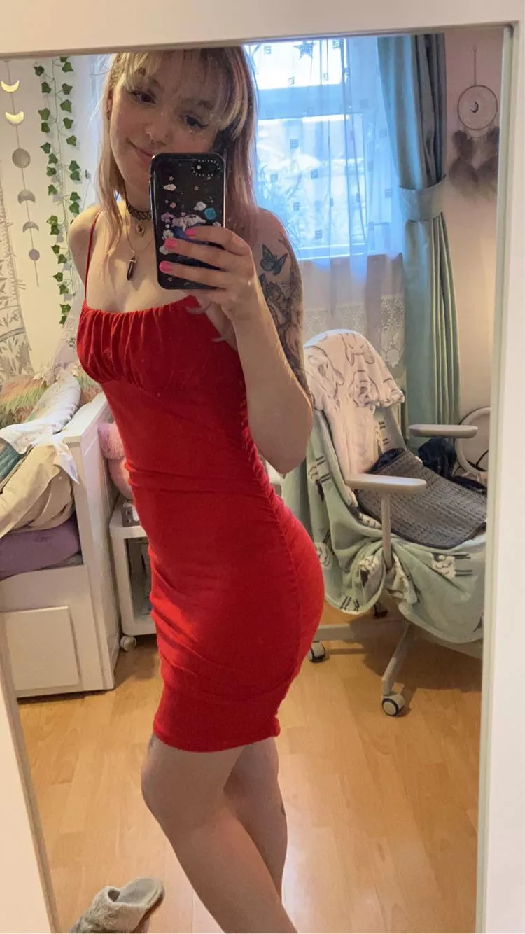 I love how confident I feel in this dress 🥰 (F) posted by gibbymoo