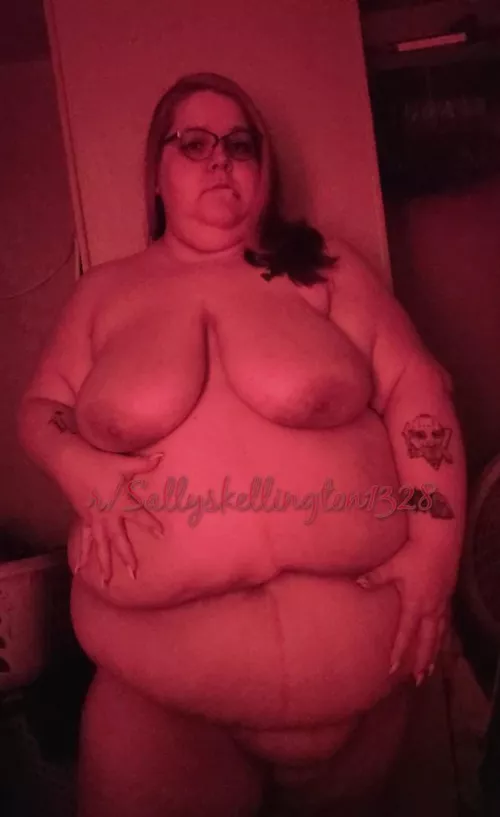 I need friends I can send pics like this too by SallySkellington1328