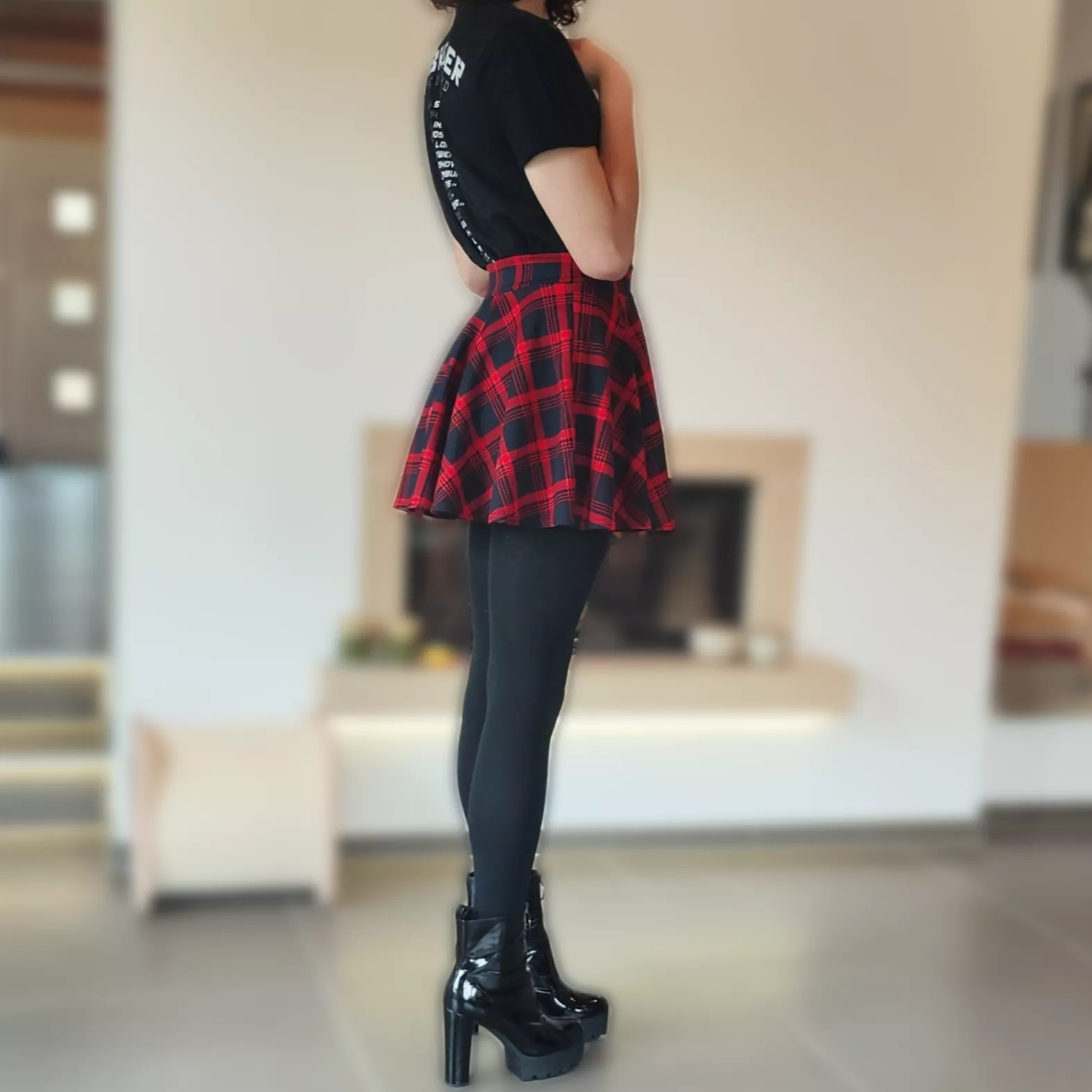 I should wear heels more often🤔 posted by TrapSimone