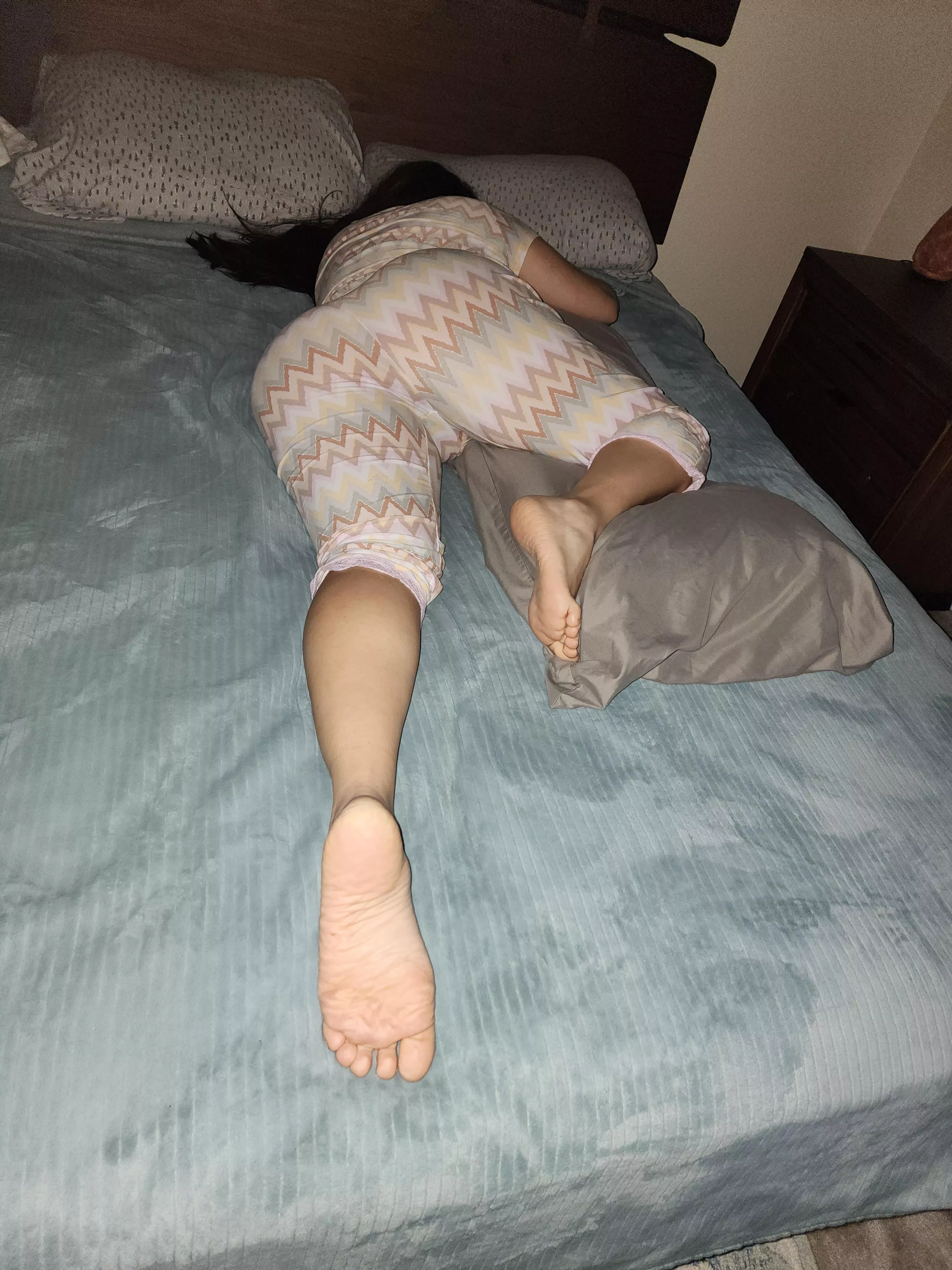 Lazy Saturdays were made to stay in bed. posted by Faceless_Fantasy9