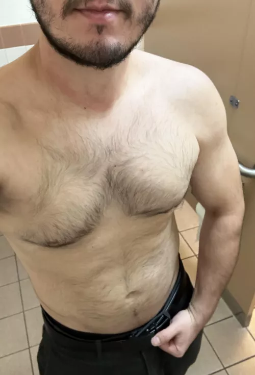 Love when guys keep it all natural by Lopsided_Raccoon3452