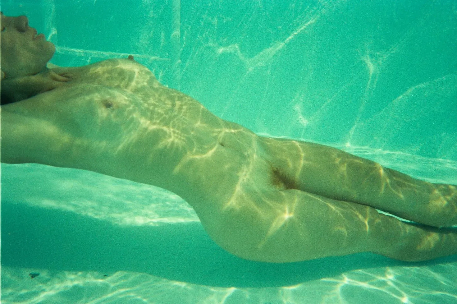 Relaxing on the bottom posted by IAmSnort