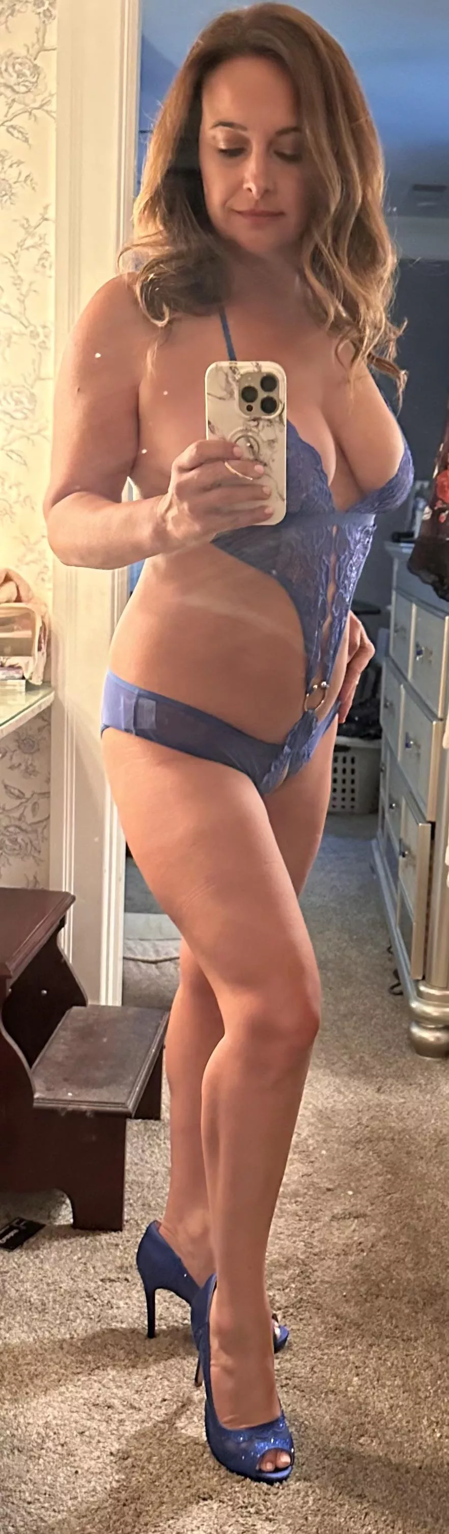 Sexy Saturday Amateur Milf 45F posted by sophienextdoor