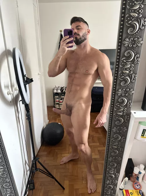 Share this if you like a growing hair in a baby body by italofassin