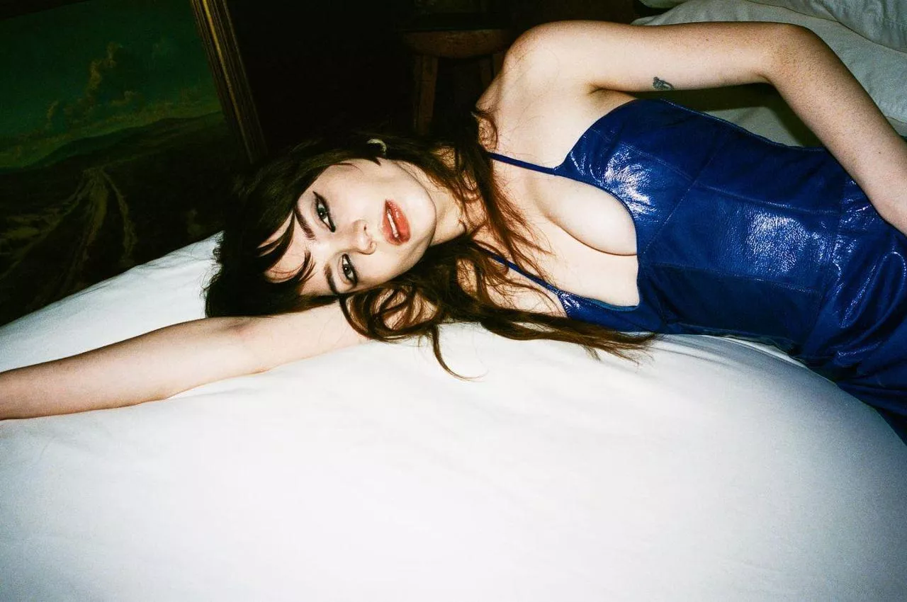 Sophie Thatcher posted by snotshame