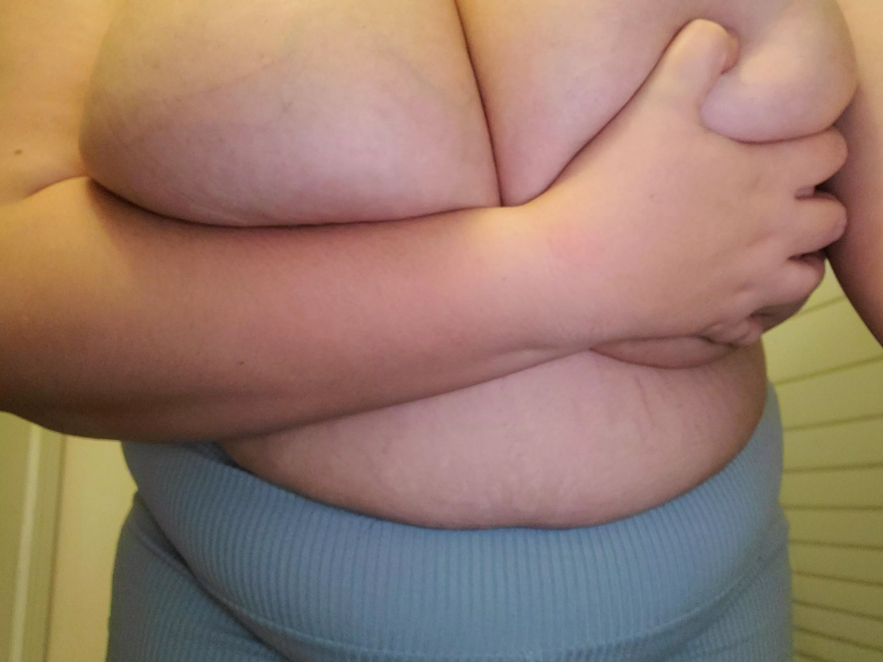 thick and bloated this morning  posted by burnedsienna