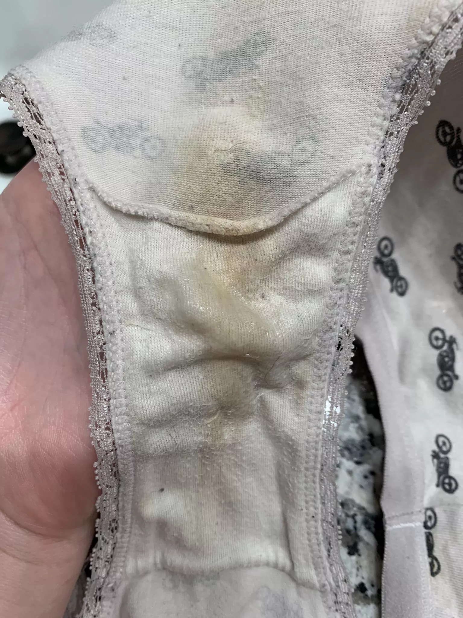 This pair is so wet! posted by sugarandcyanidee