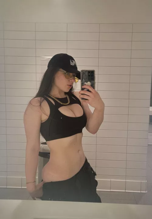 Todays gym fit is overboard but worth it ;) by Ill_Calligrapher7060