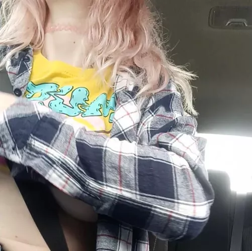 Underboobage 😜 by fetfeetmeow