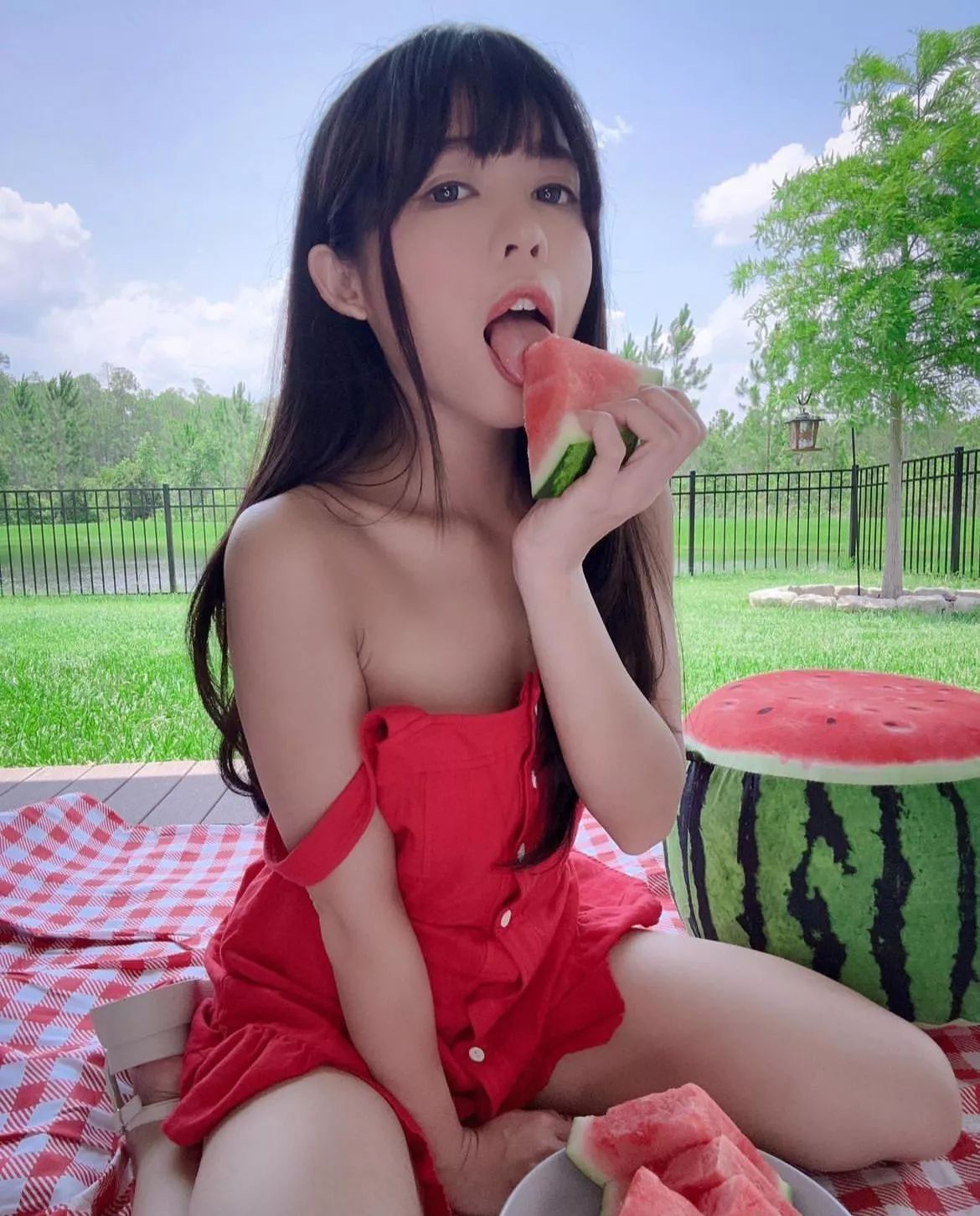 Very petite body posted by Glass_Reflection_217