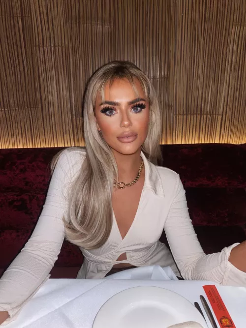 We all know girls with long hair do it better. by deepinsunshine