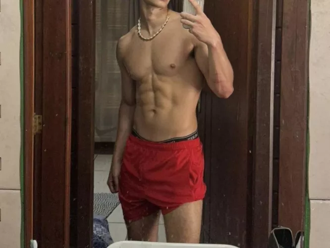 20 - straight curious fit guys who want to talk about how fit we are - pm me, reply w pic. 18-22 only.  by Impossible-Bug2775