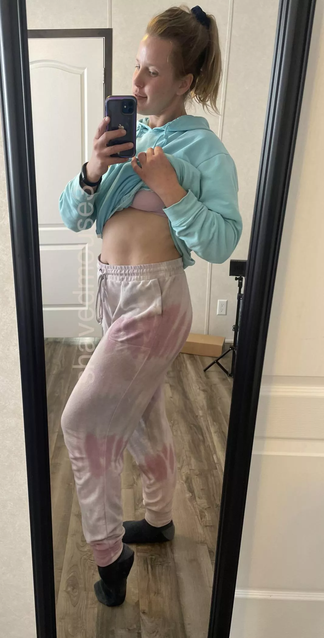 A real comfy milf today. posted by shavedmouse3