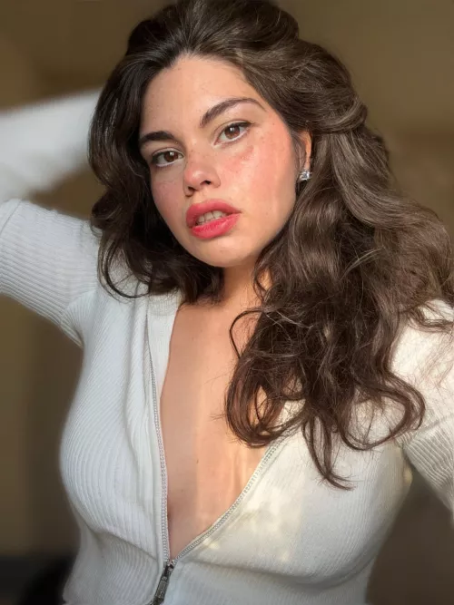 A red lip makes me feel classy  by mollyzedolly