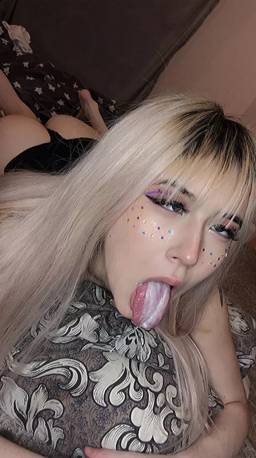 Come on, show my ass who's boss... give me a spanking by ykisao