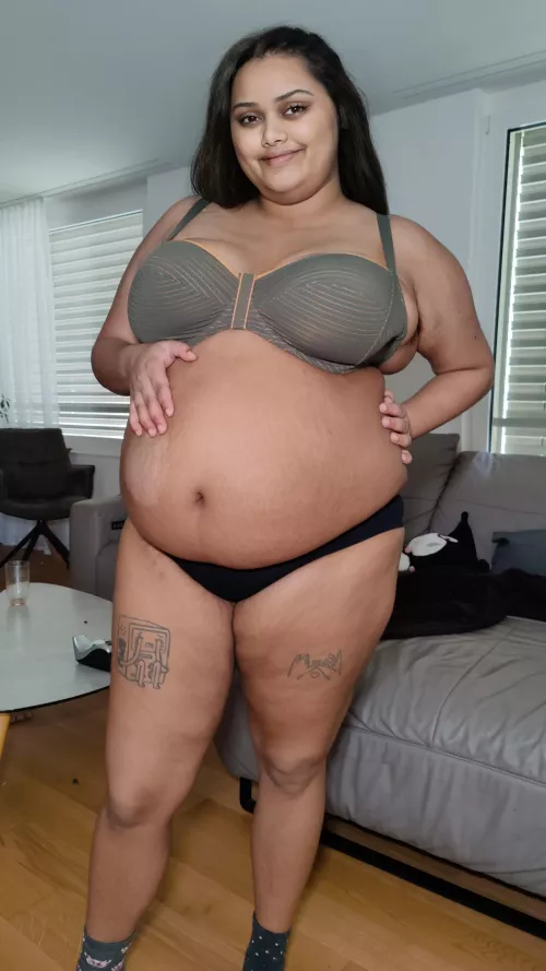 Fat is spreading everywhere🐽 by curvypotchi