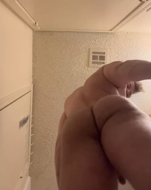 Feeling peachy today by Musclestud101