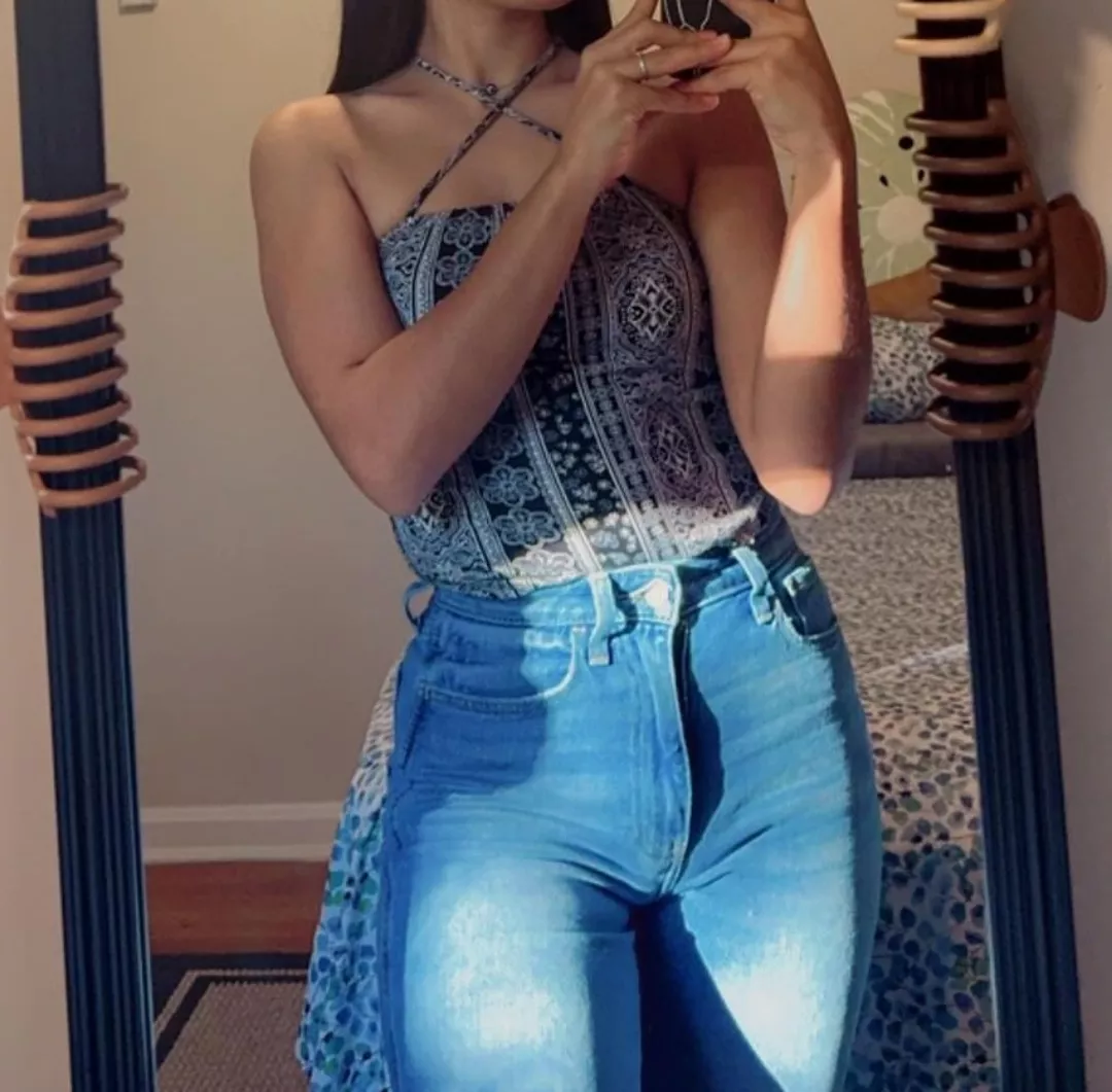 Feels soo horny......... posted by Wise-Actuator-44