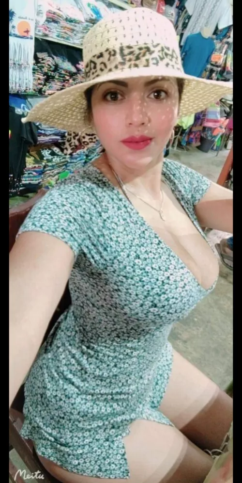 Girl is fine af by Lui152