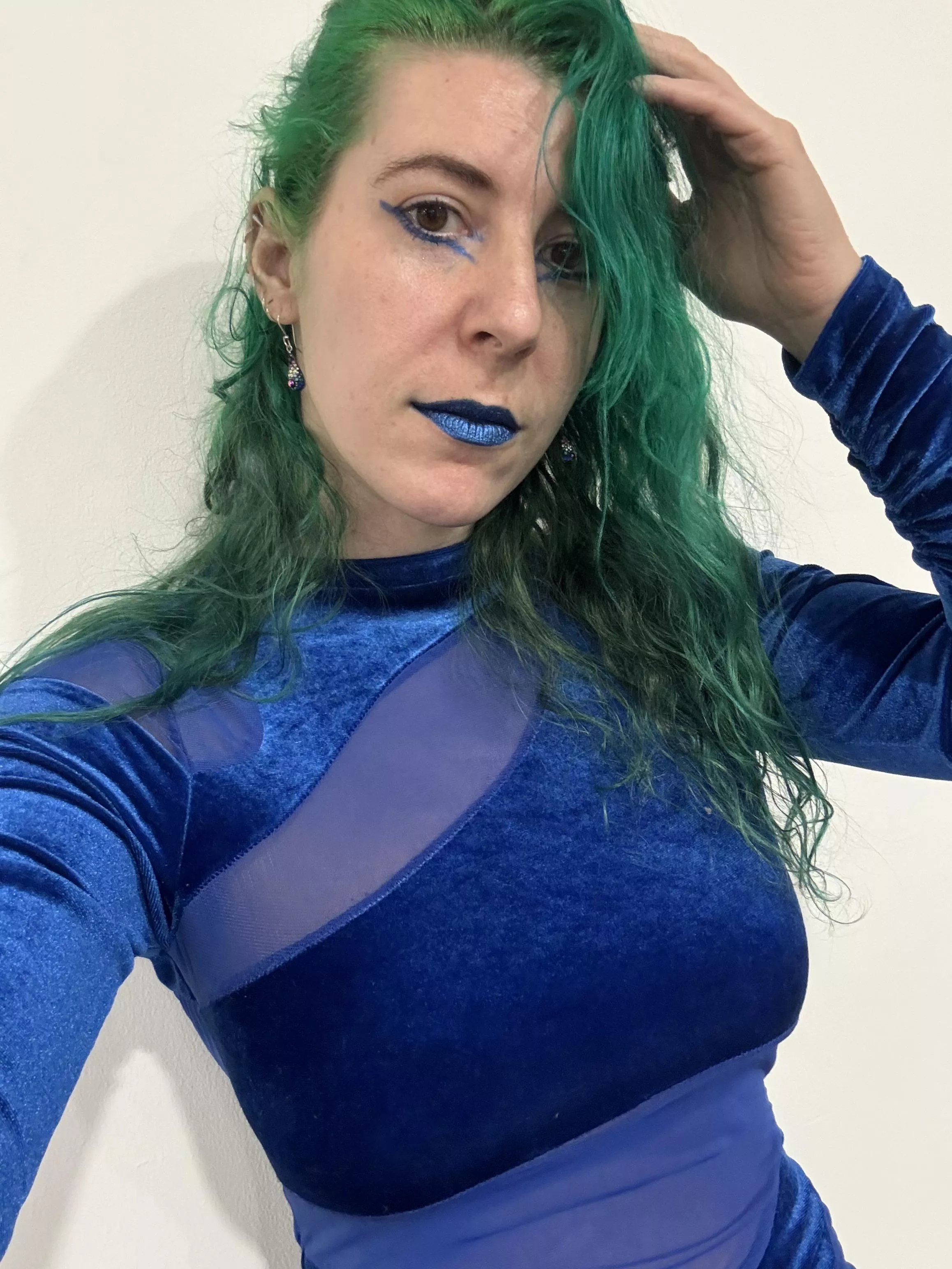 Hot in mesh and velvet posted by sirenskiss3