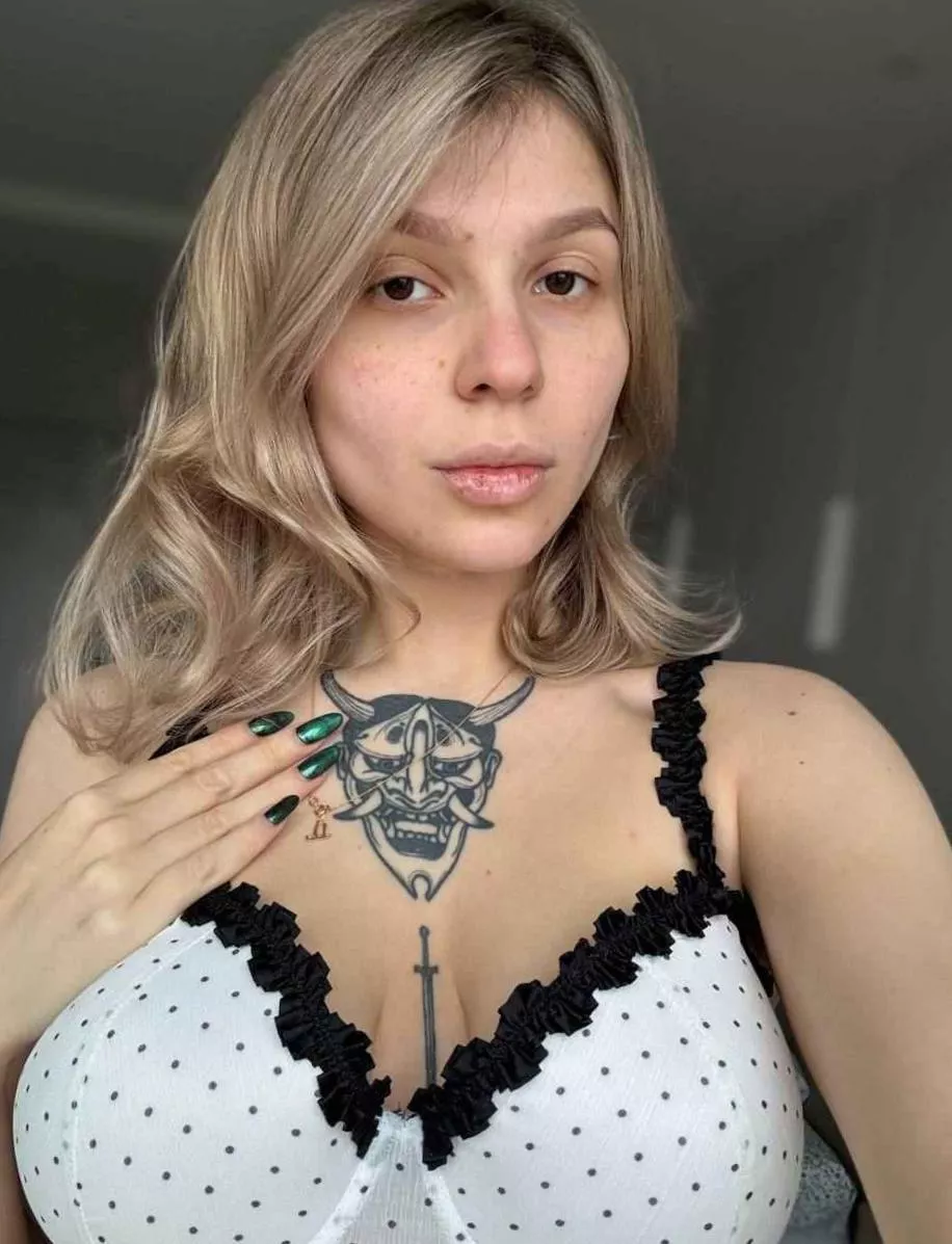 How do you like my fresh manicure posted by AstutelyRefuel