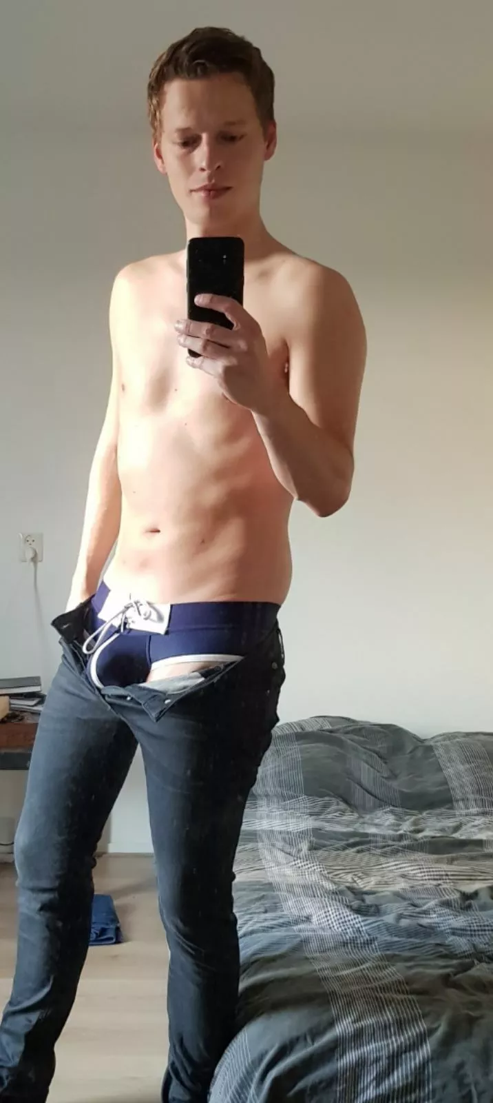 How's this bulge? posted by hornyswitchboy97