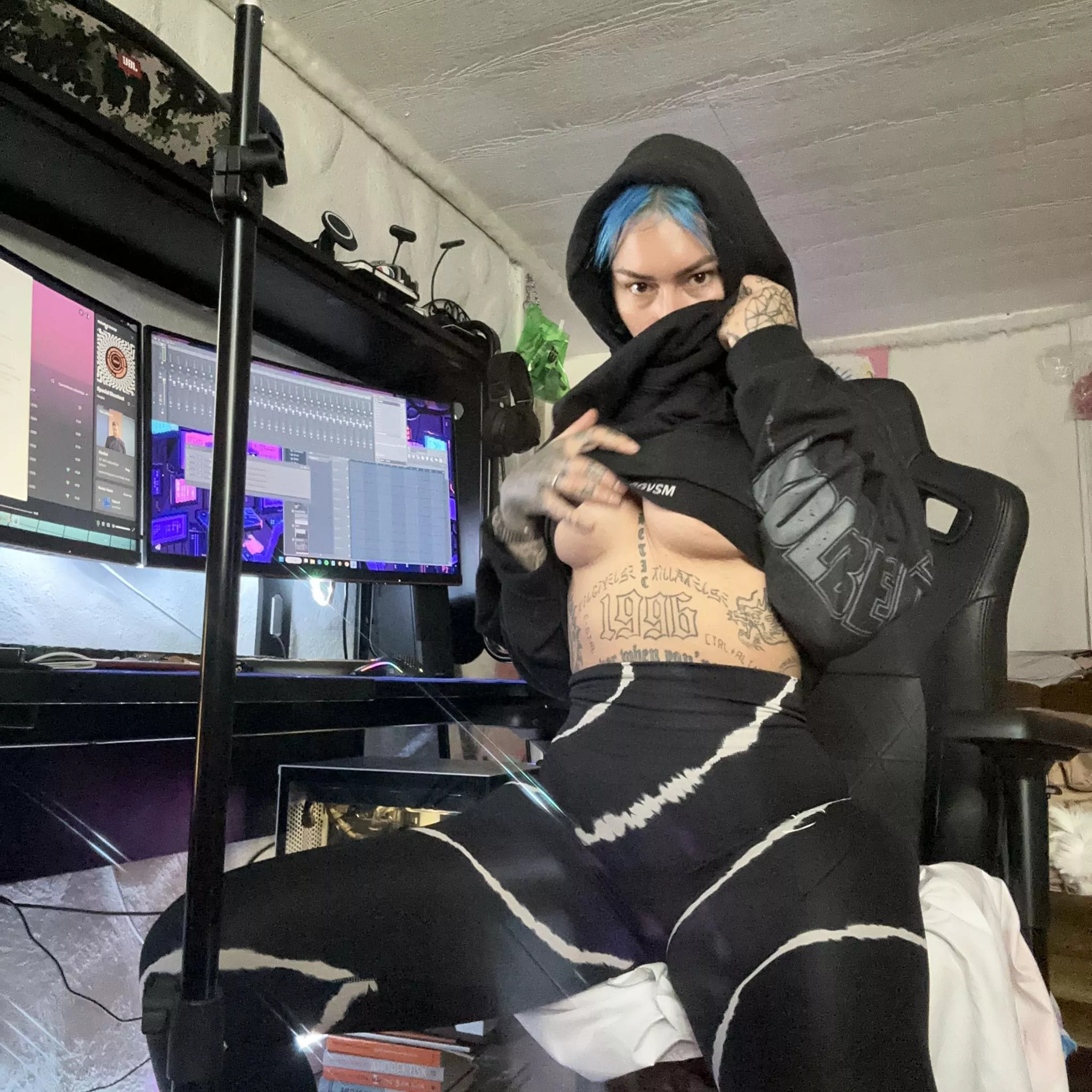 I love being a woman posted by TrickVivid