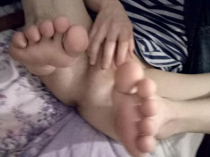 I want to feel your tongue on my toes by PunyaMur