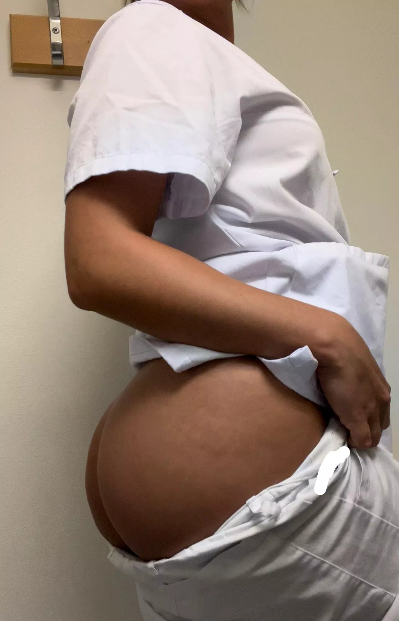 I was wayy to horny to get on shift tonight 🙈 had to come to reddit ❤️‍🔥🚑 talk to me posted by MooreMagic