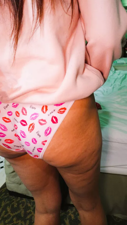 kiss my milf booty by BigTittedLatinaMilf