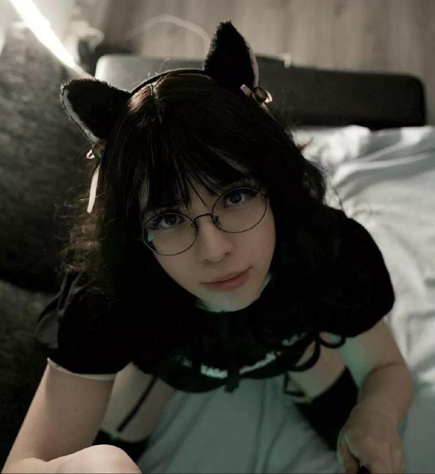 let this tgirl suck your dick if i promise to not tell ? posted by LUCYQROW