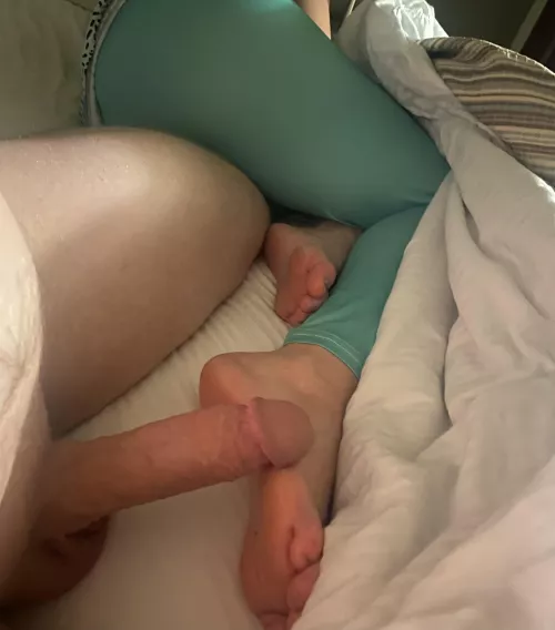 Love his cock on my feet by wifeshare07