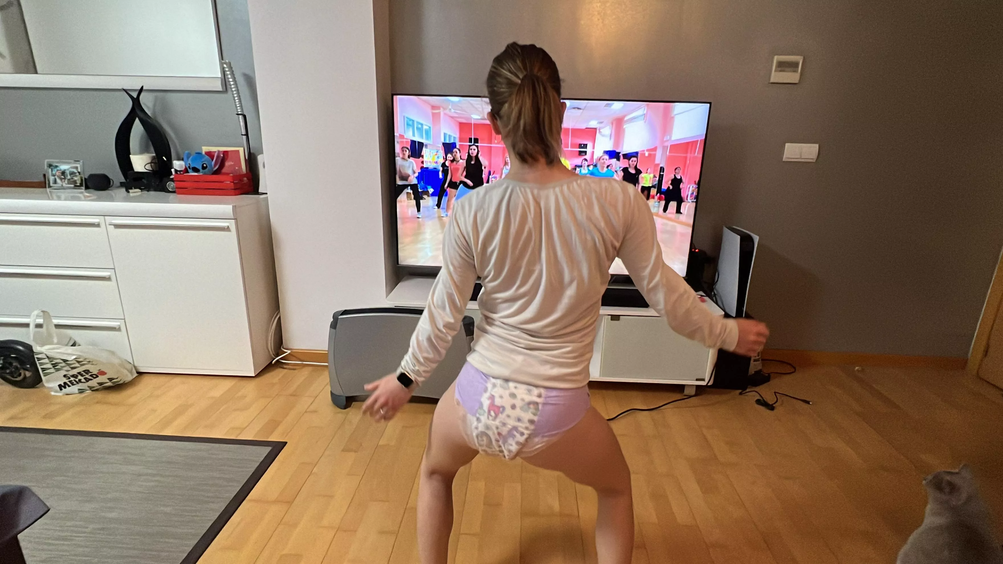 Move your hips and start dancing in diapers posted by peque_regi