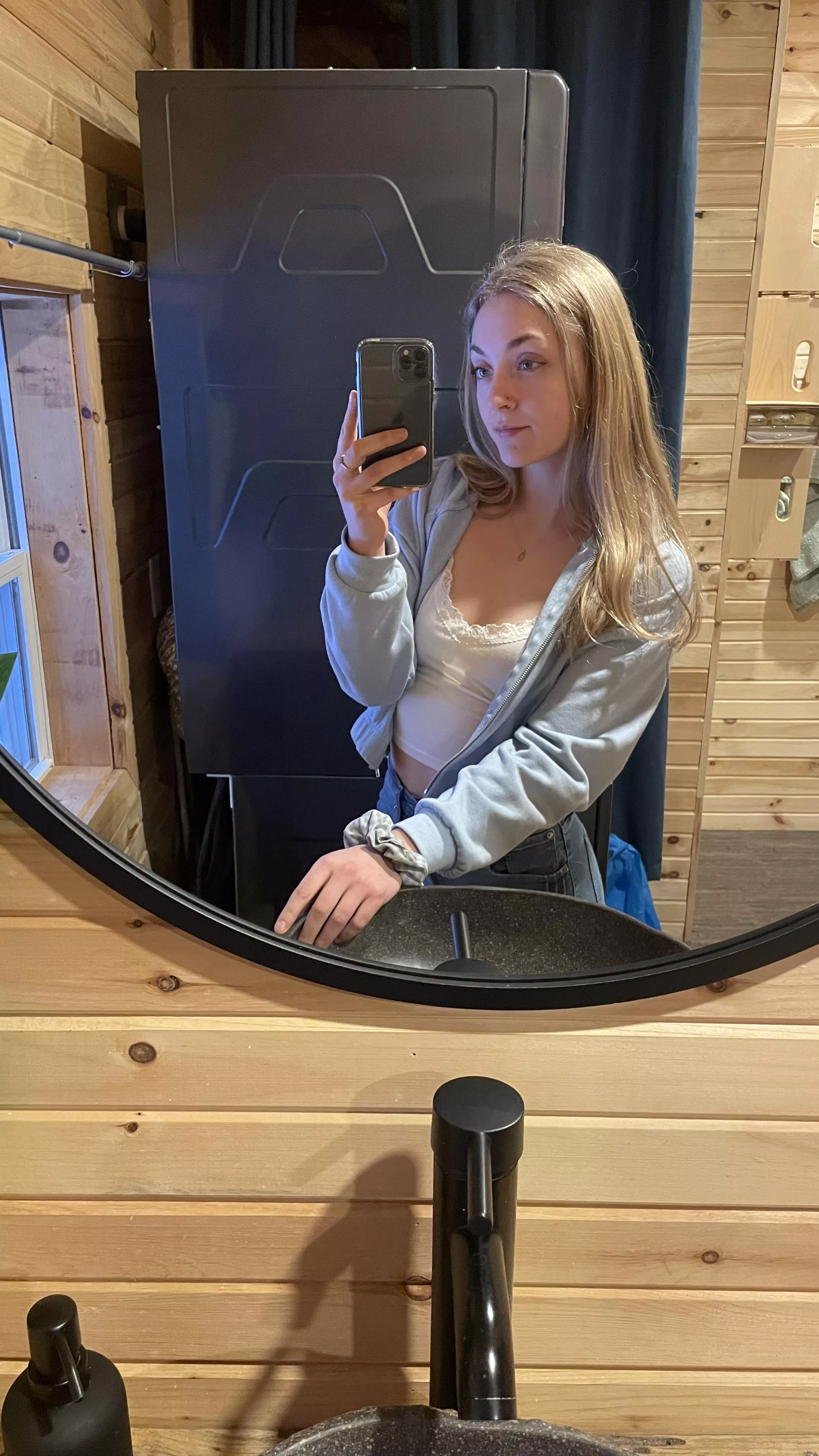 Natalie Grace (@nextdoornatalie.1) posted by LimissLilbliss
