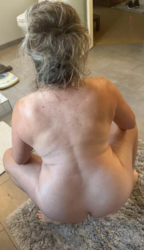 Nude squatting from behind  by SmokeyChestnut