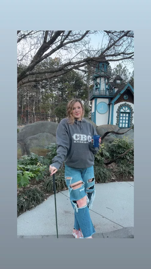 Putt putt & beer? by Princeasspeachh