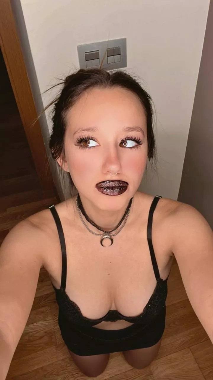 Ready to be your Goth GF 😉 posted by AbjectAd949