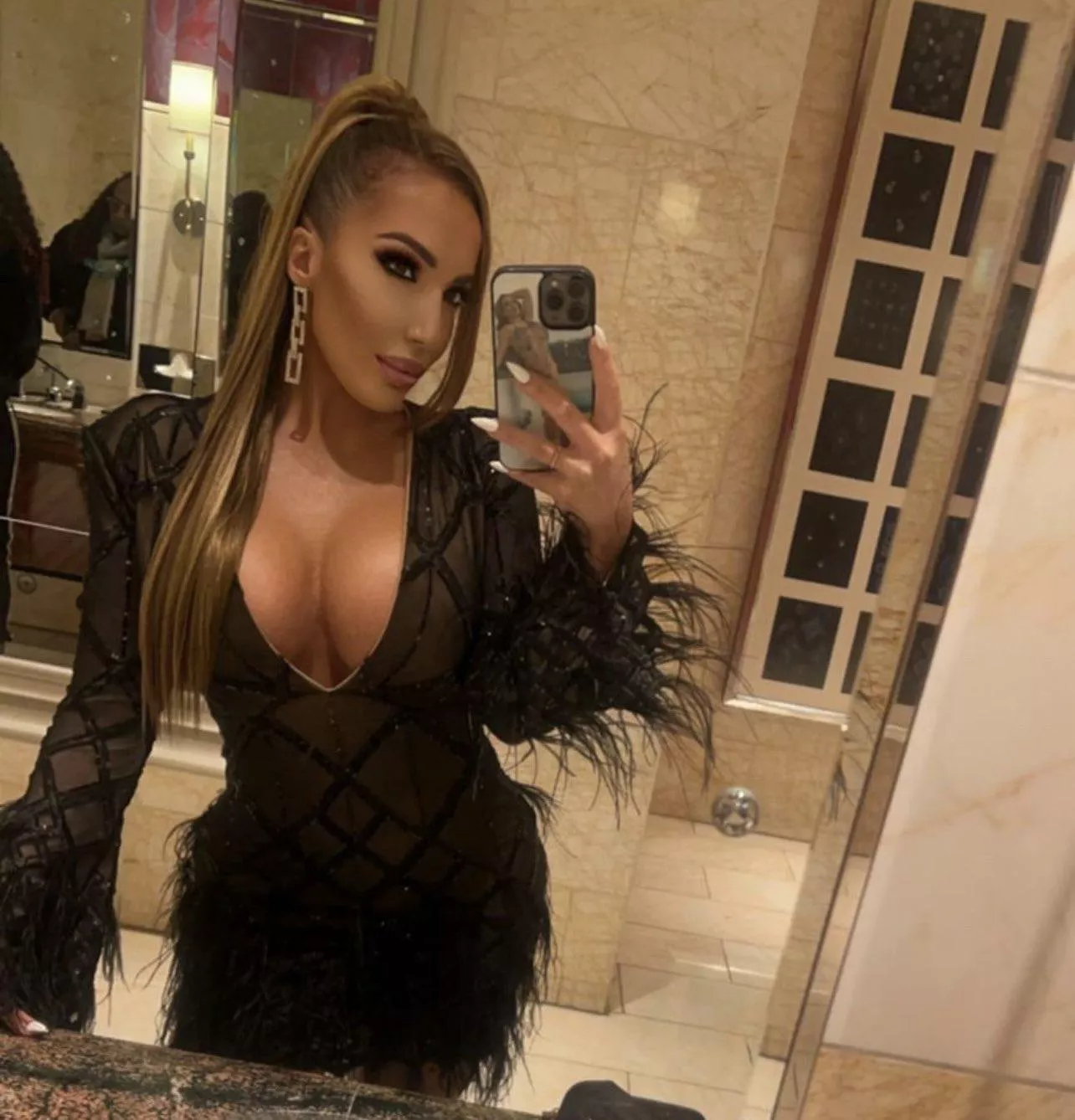 Richelle Ryan posted by Wild-Ad-2836