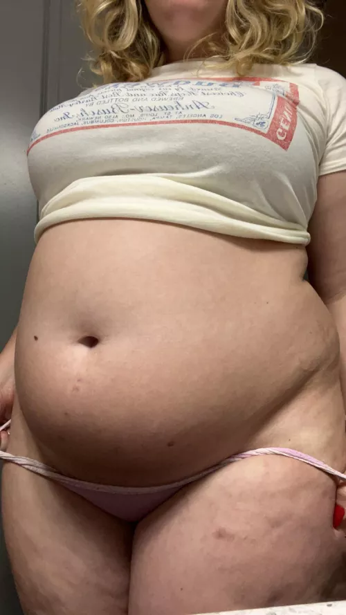 Round pig😮‍💨 by Poptartbelly