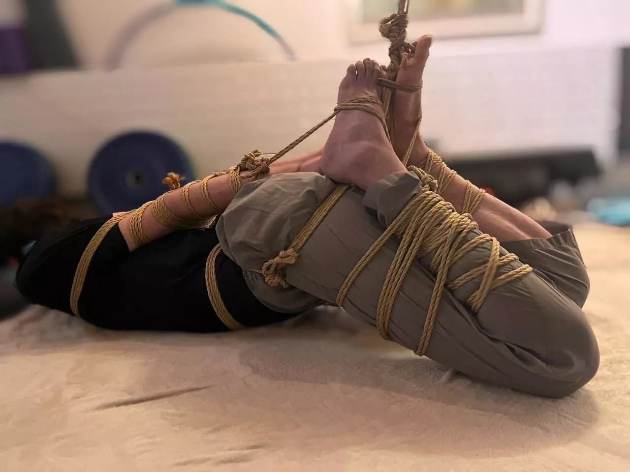 Strappado on the floor posted by ein_frechdachs