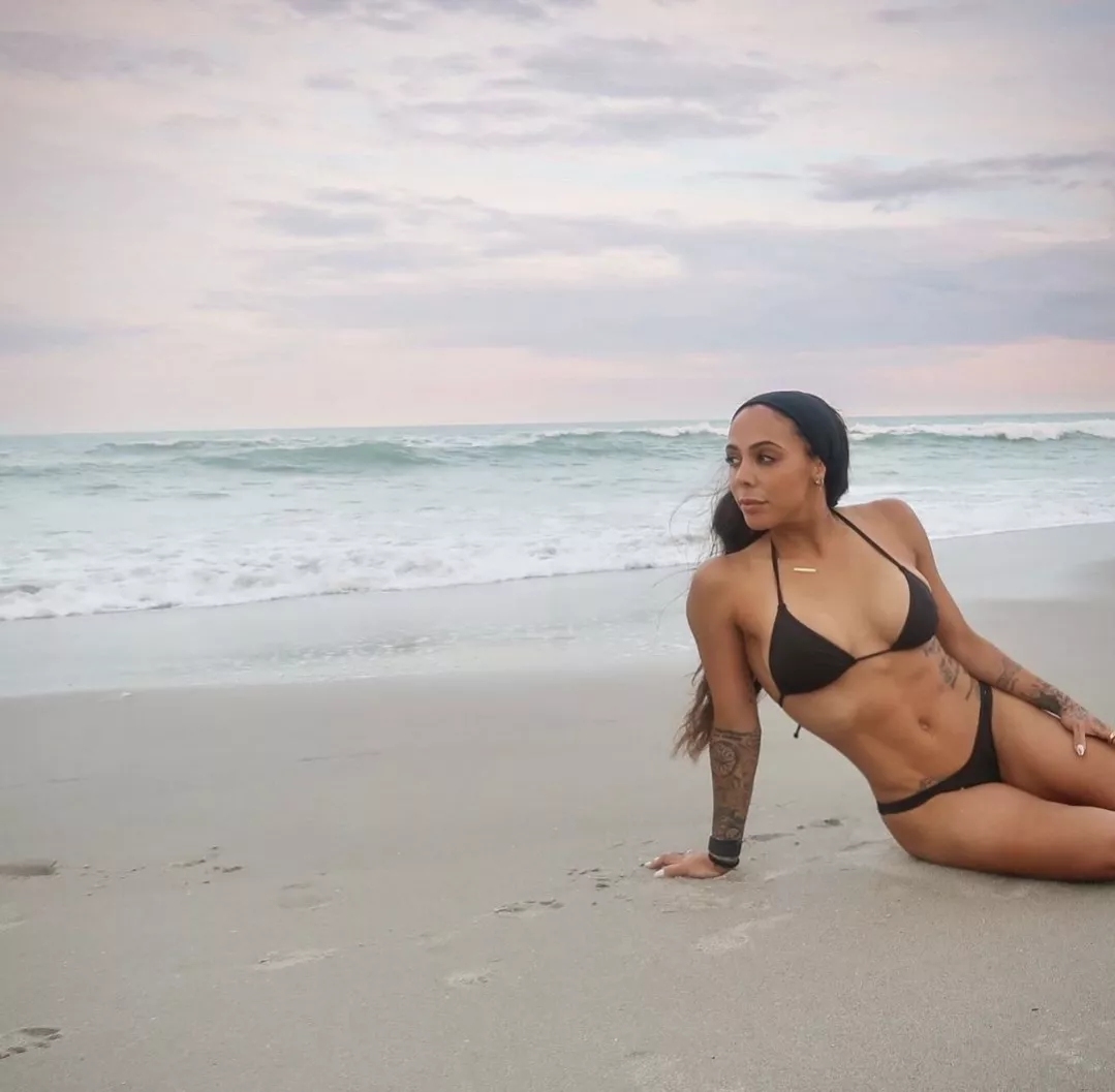 Sydney Leroux - Canadian-American Soccer Player posted by showmeyourtummyplz