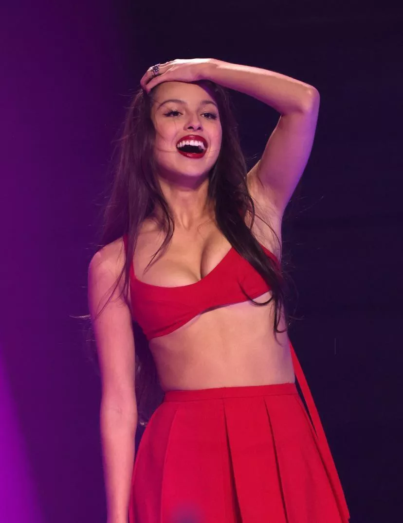 Tonight, I am Olivia Rodrigo. posted by newthrow00