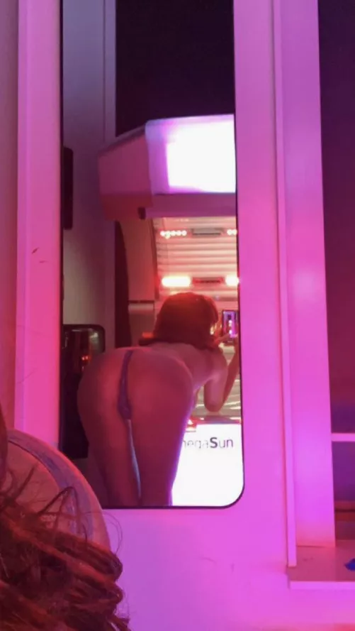 Vill typ testa knulla i ett solarium 🙈 borde jag? by partialfriendlines