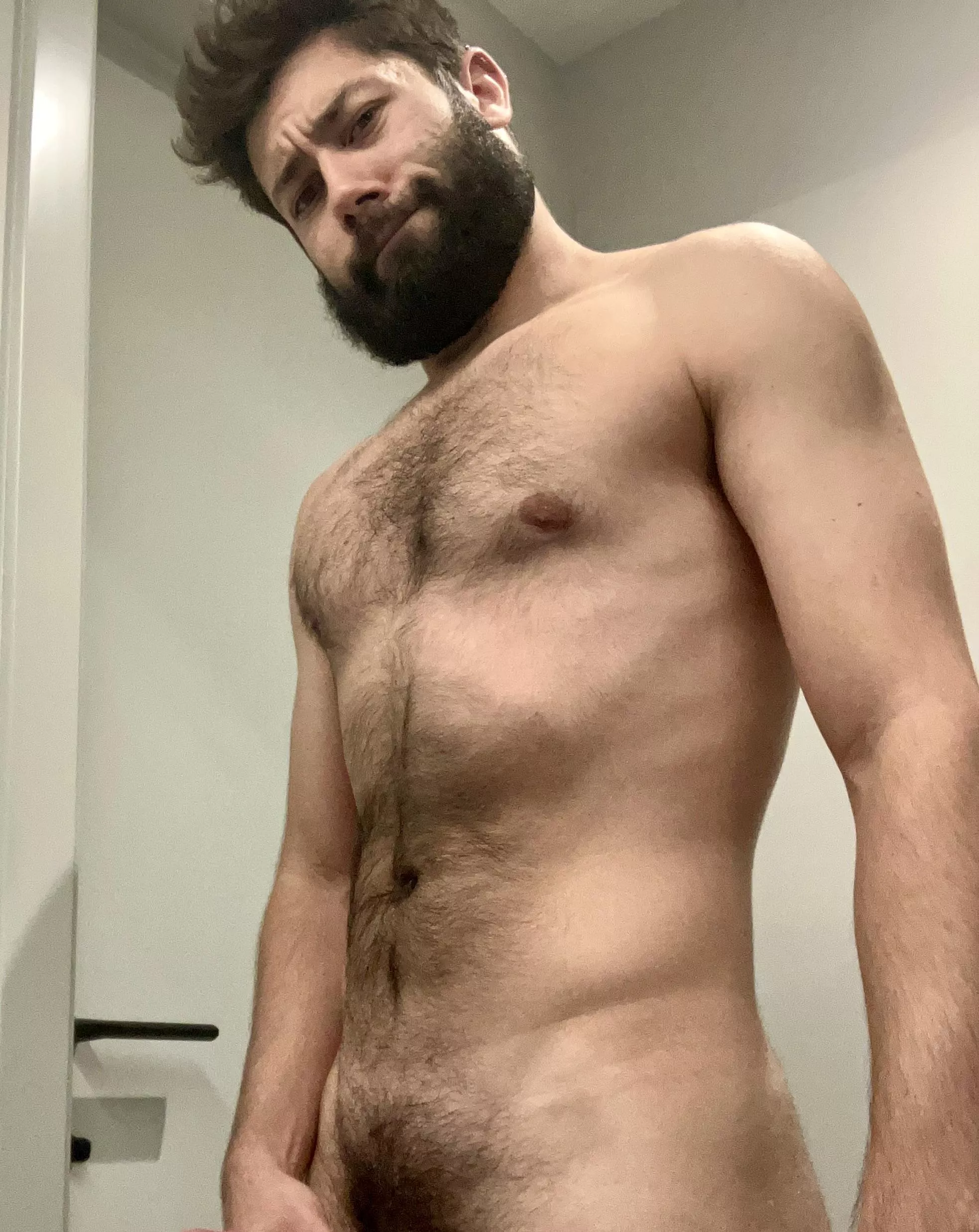 [26] How do I look?⚡️ posted by AxlRagnarok