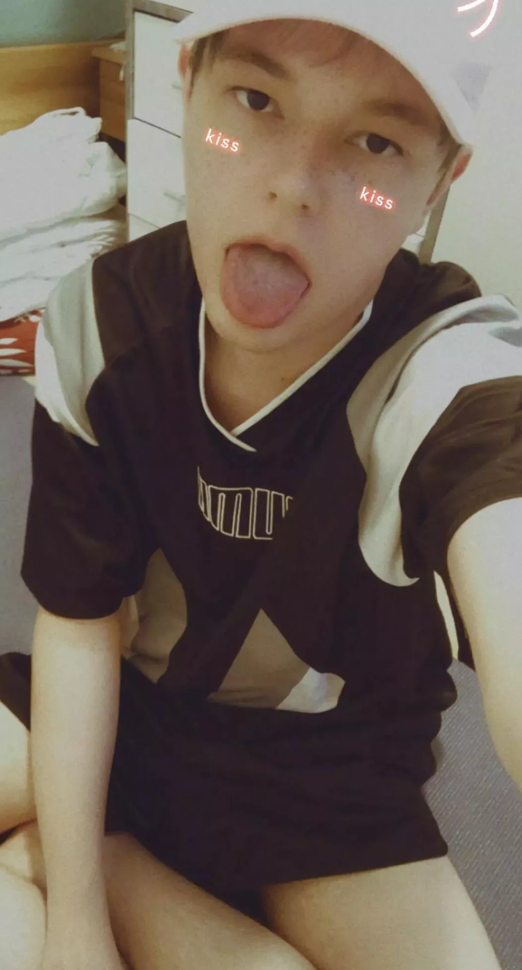 Anyone wanna chat? :3 pretty bored posted by Luke9911