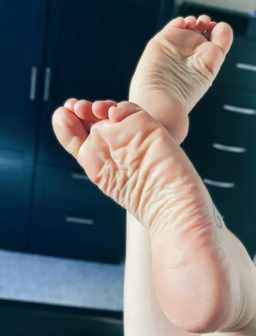 Are these wrinkles distracting? by Barefoot_Blossom