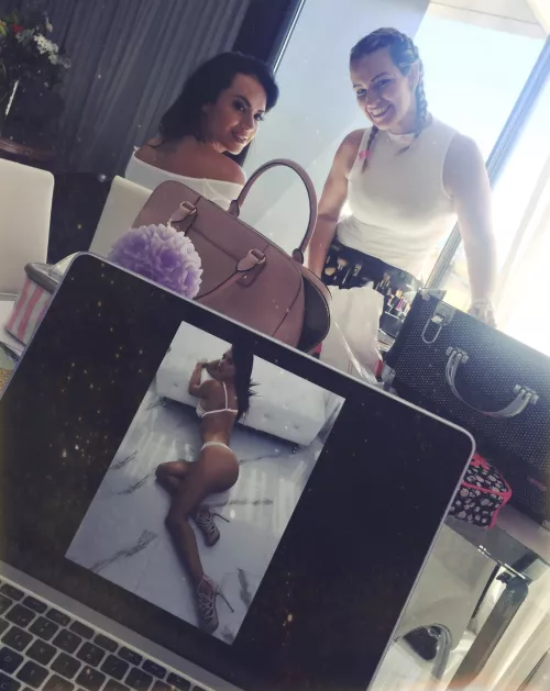 Behind the scenes by Gunsaxl