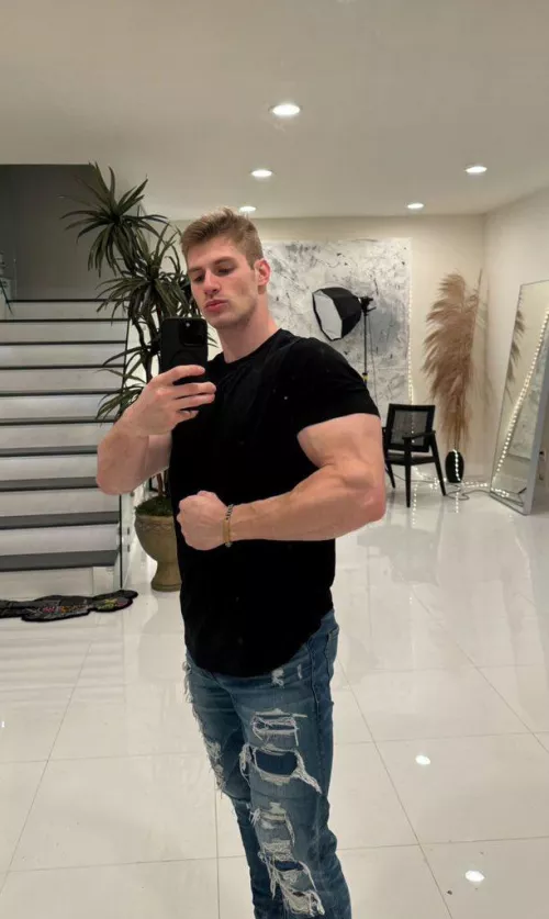 Bored? Lets talk! Add me on 👻 by kidrauhl90