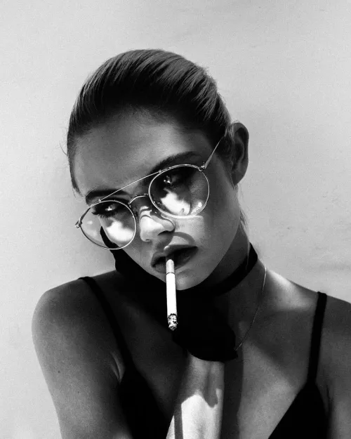 B&W Dangle by darkpoetries